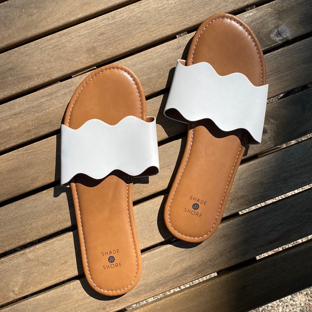 Shade & Shore | white and brown scalloped leather sandals | size 8